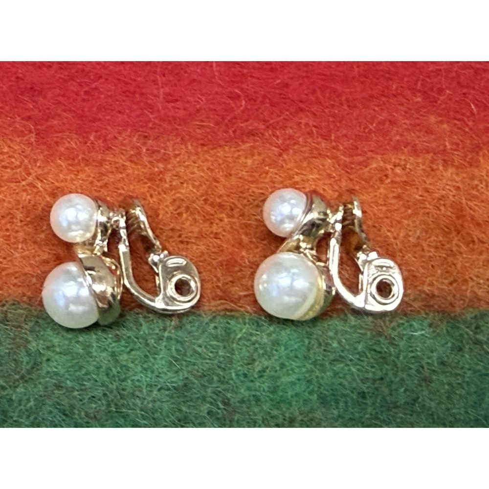 VTG Faux Pearl Clip On Earrings Gold Tone Swirl Mid Century MCM Costume Bridal - Picture 8 of 8